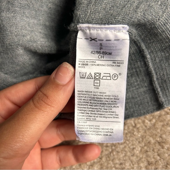 BANANA REPUBLIC 100% WOOL CARDIGAN- S - Picture 4 of 4